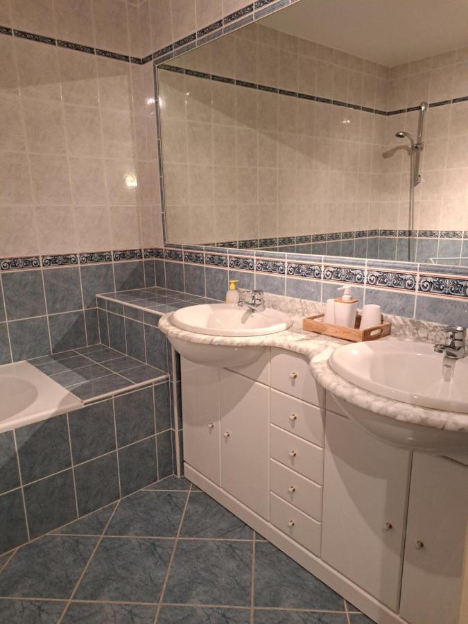 Bed and Breakfast Chambre D'Hotes Le Val Du Chapelain Montigny-la-Resle Exterior foto
