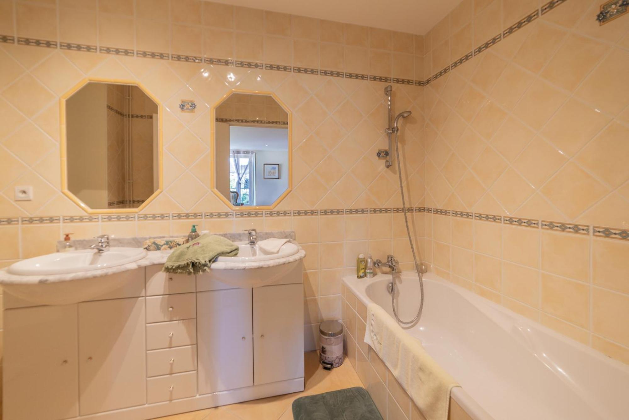 Bed and Breakfast Chambre D'Hotes Le Val Du Chapelain Montigny-la-Resle Zimmer foto