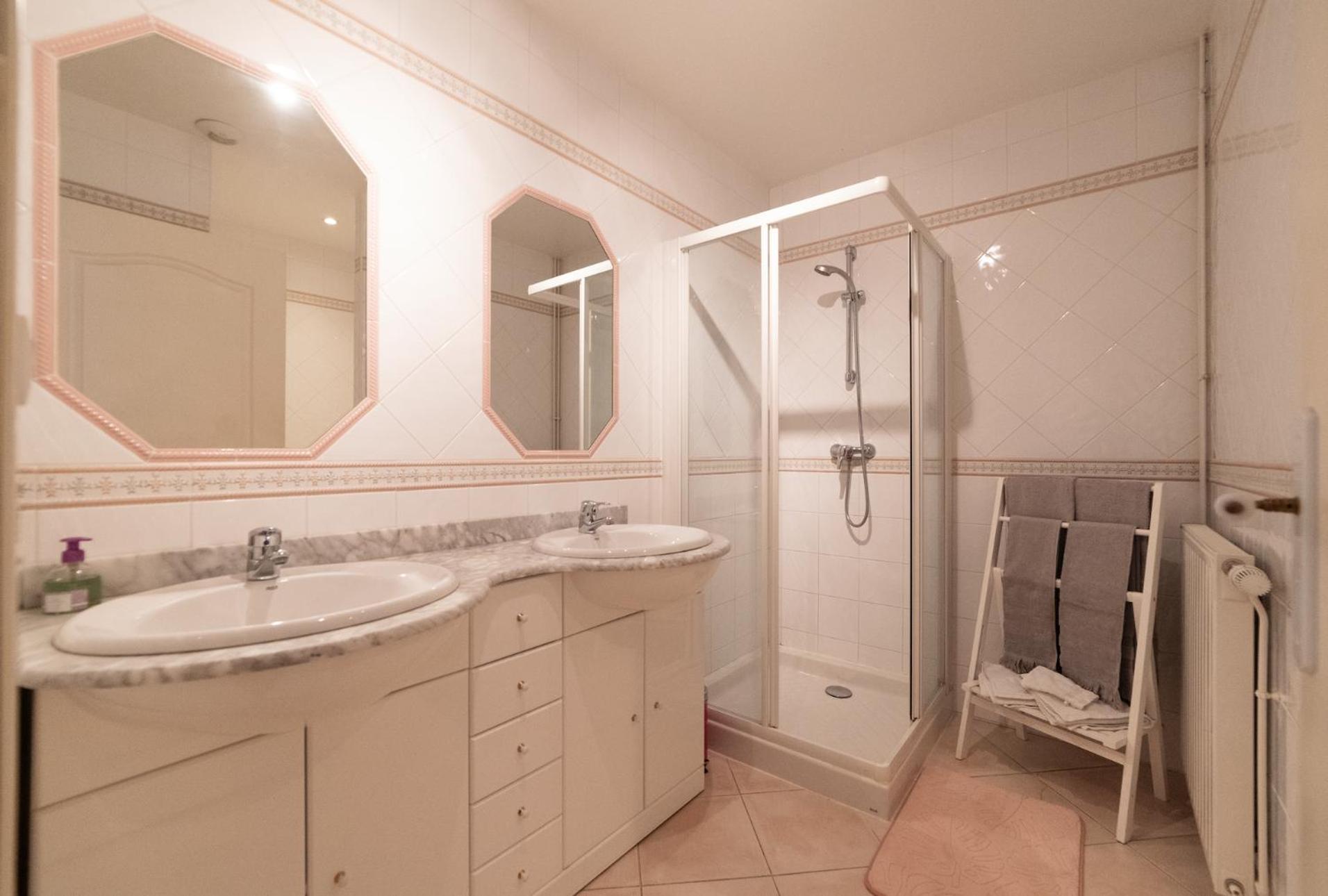 Bed and Breakfast Chambre D'Hotes Le Val Du Chapelain Montigny-la-Resle Exterior foto